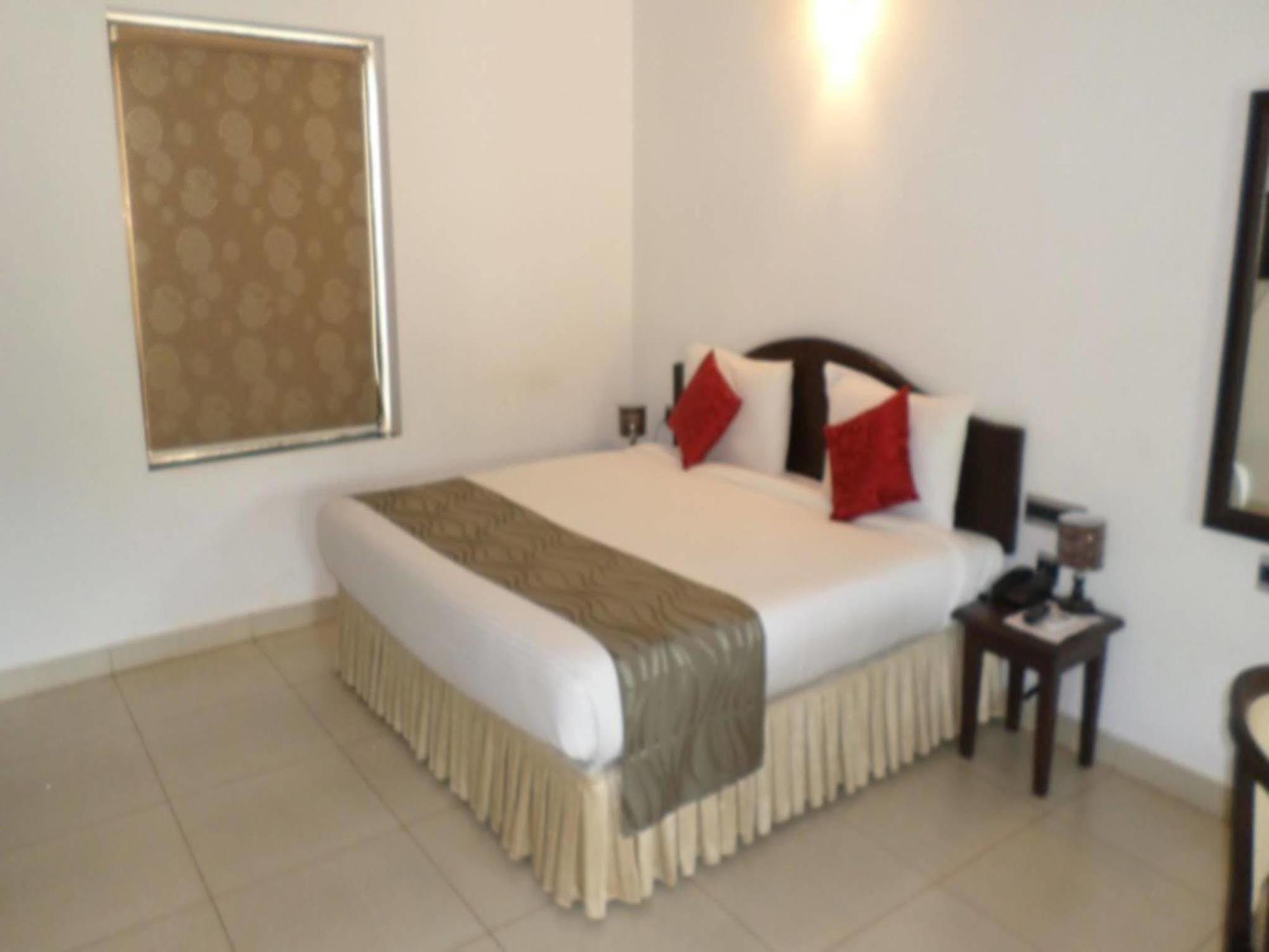 สัมฤทธิ์ สันกฤติ รีสอร์ต Hotel โกการ์นา ภายนอก รูปภาพ